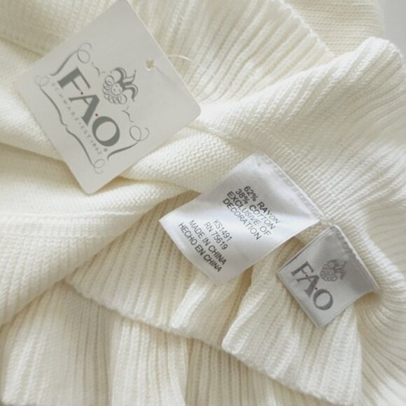 Gorgeous FAO Schwarz off white blanket New - Picture 2 of 4